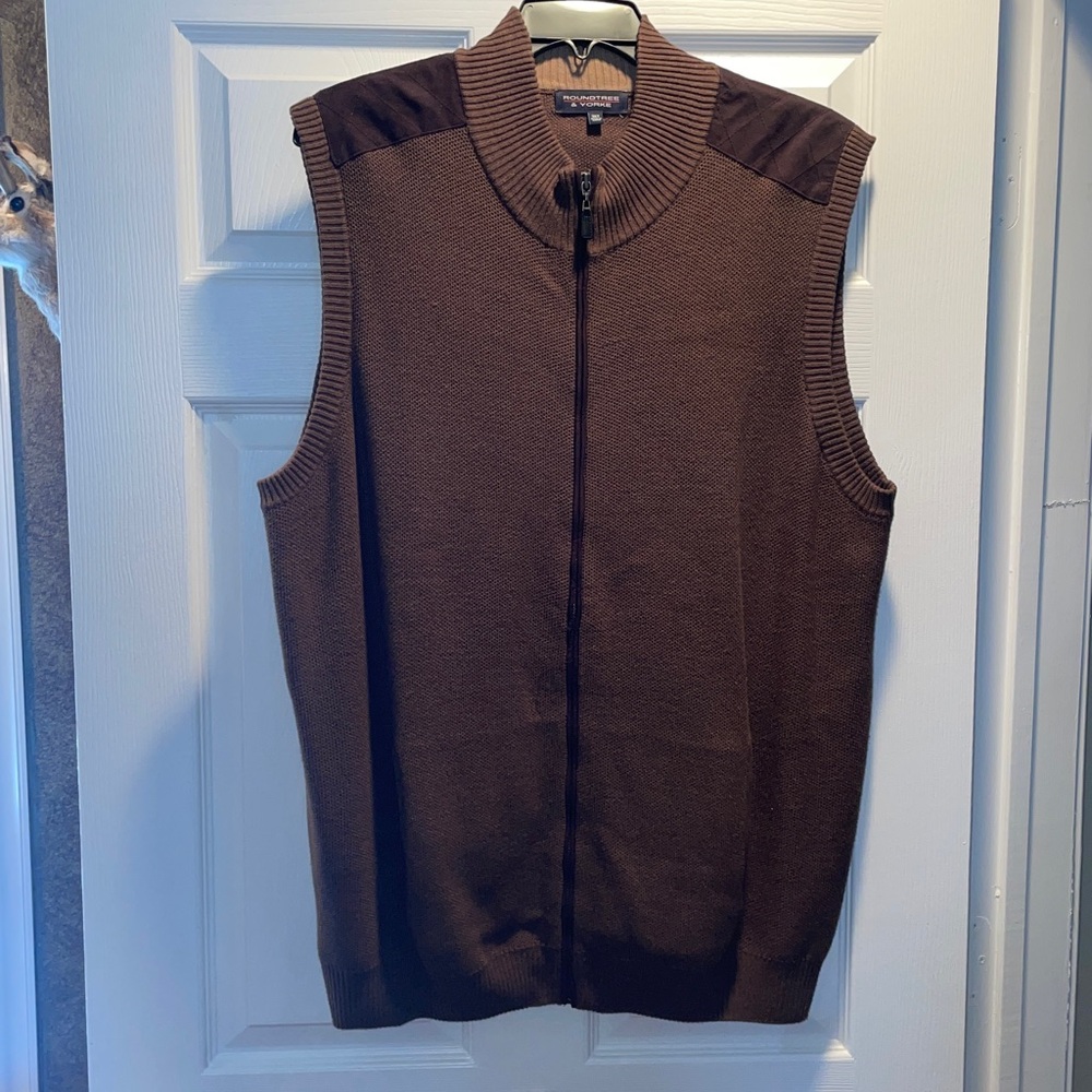 Roundtree & Yorke Brown Zip-Up Sweater vest w pockets